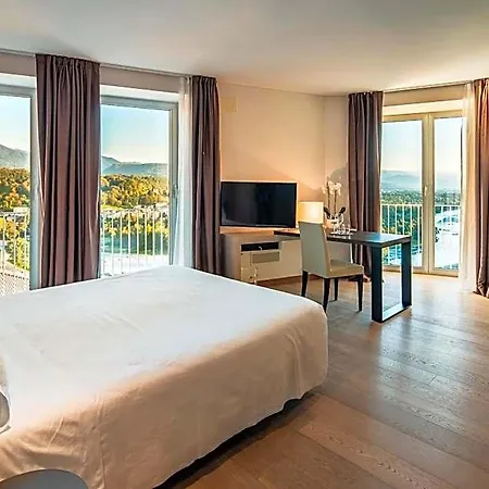 Astor Hotel 4*